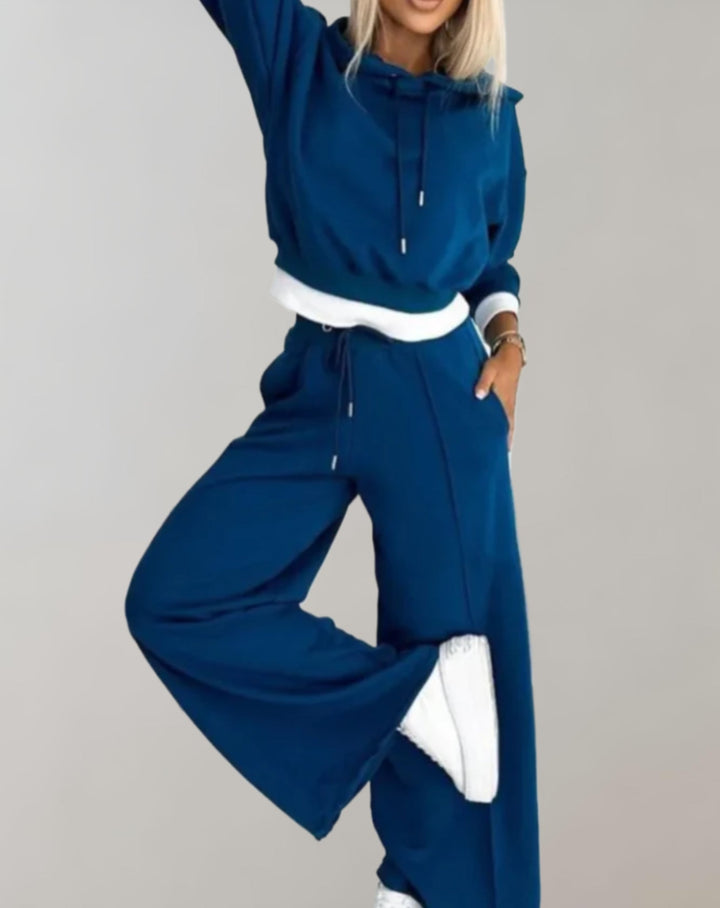 2-Piece Set of a Two-Tone Hoodie with Wide-Leg Trousers