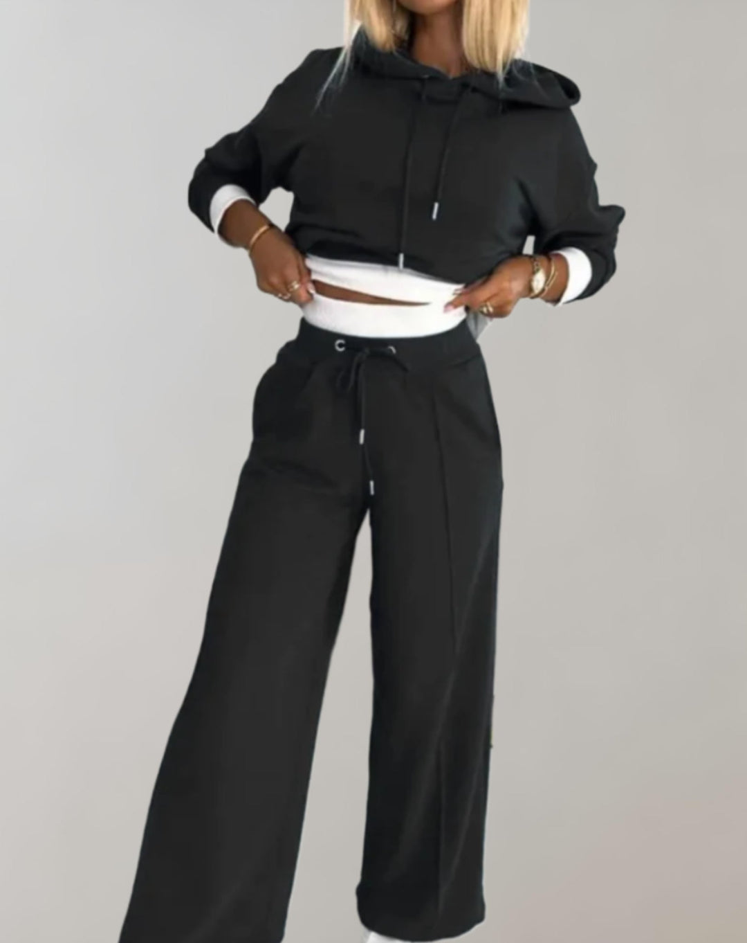 2-Piece Set of a Two-Tone Hoodie with Wide-Leg Trousers