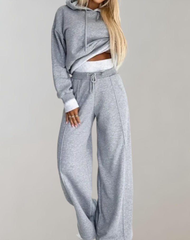 2-Piece Set of a Two-Tone Hoodie with Wide-Leg Trousers